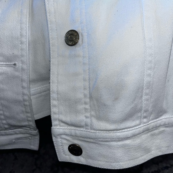 Garage sale price due to stains/spots.  Ralph Lauren white denim jacket size L - Picture 9 of 14